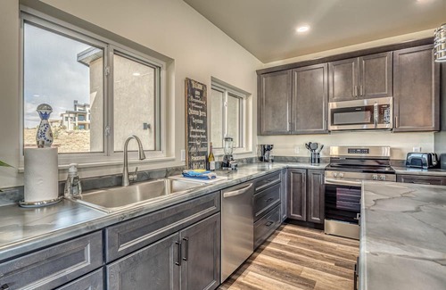 Grand Junction Casa | NEW! Desert Retreat Stunning Views, Near Golfing