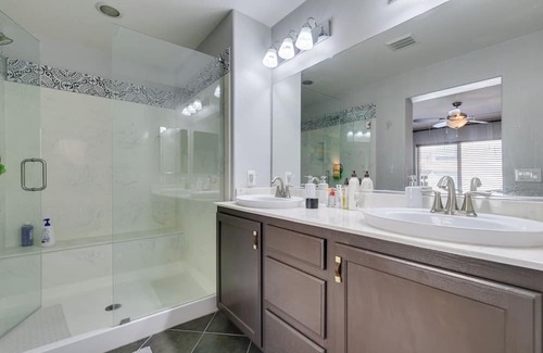 Las Vegas Casa | 4 Story Desert Oasis 15 mins from Las Vegas strip