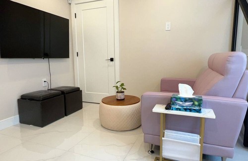 Sunset Casa | *NEW BUILT* Private Modern 2bd 2ba. Easy Parking