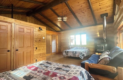 Cotton Cabina | Golden Pond, Secluded & Spacious Waterfront Oasis