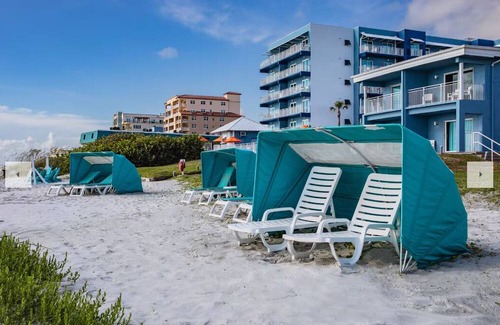 New Smyrna Beach Complejo | Coconut Palms Beach Resort II - New Smyrna beach on the beach June 7th-14th only