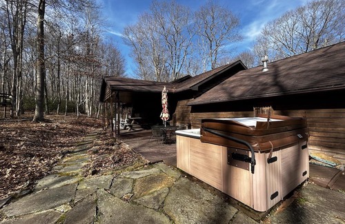 Alpine Lake Cabina | New Cabin with hot tub in Alpine Lake Resort!
