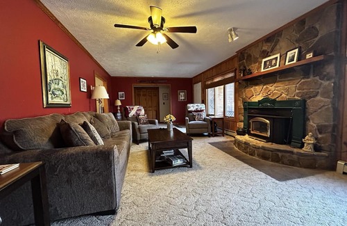Alpine Lake Cabina | New Cabin with hot tub in Alpine Lake Resort!