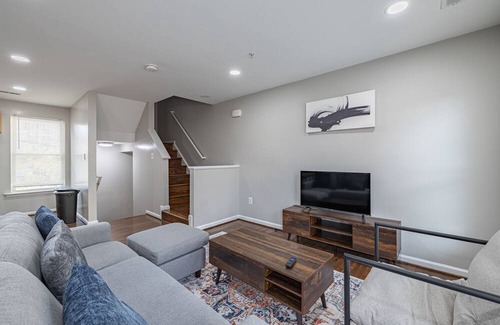 Navy Yard Casa | LUX Entire Home in DC 3-Bedrooms