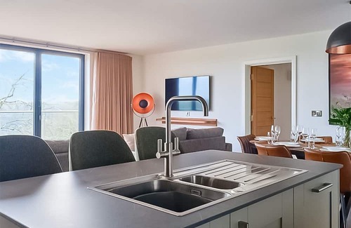 Chittlehamholt Cabina | Discover the epitome of relaxation in the Valley View 3 Bed Lodge, where panoramic views and modern