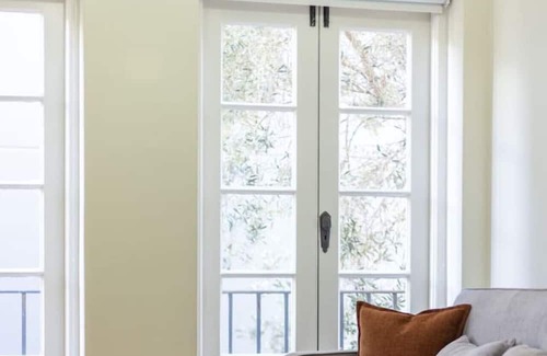South Brisbane Apartamento | European Casa Getaway with Riverview balcony