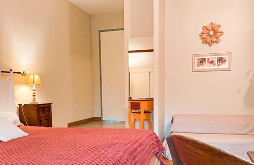 Angoume Casa | Guest House 'Chambre D'hote Albizia' with Mountain View, Wi-Fi and Air Conditioning