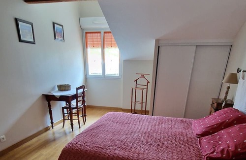 Angoume Casa | Guest House 'Chambre D'hote Albizia' with Mountain View, Wi-Fi and Air Conditioning