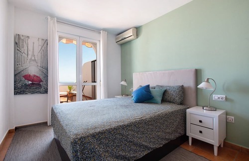 Benalmádena Apartamento | Apartment 'Penthouse with Sea View and Pool' with Shared Pool, Wi-Fi and Air Conditioning