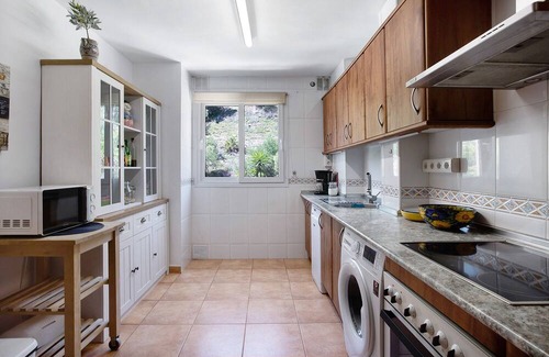 Benalmádena Apartamento | Apartment 'Penthouse with Sea View and Pool' with Shared Pool, Wi-Fi and Air Conditioning