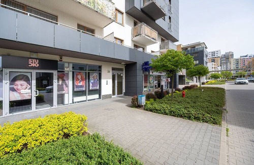 Fabryczna Apartamento | Bright Apartment With Balcony by Renters