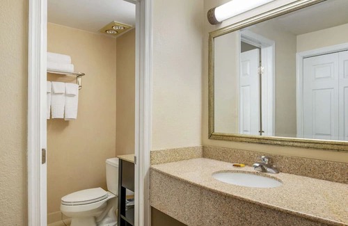 North Chesterfield Casa | Elegant Rooms with Hot Breakfast – Minutes from Richmond Museums