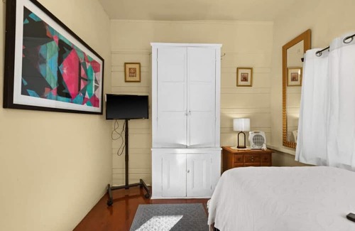 North Berkeley Casa | Room in Stylish Getaway w/ Outdoor Charm