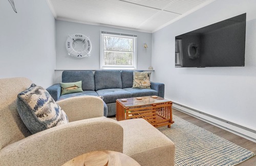 Old Mystic Casa | Cozy Home near Downtown & Olde Mistick Village