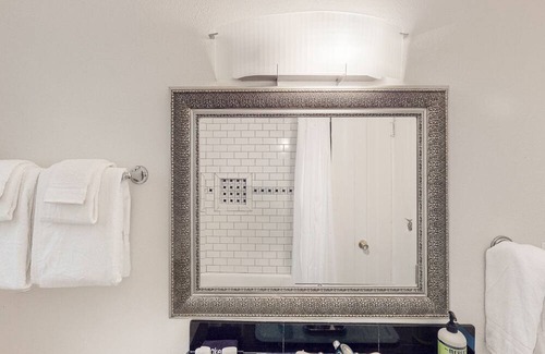 Shoreline Casa | Dog-friendly lake view getaway with a full kitchen, sunroom, fireplace