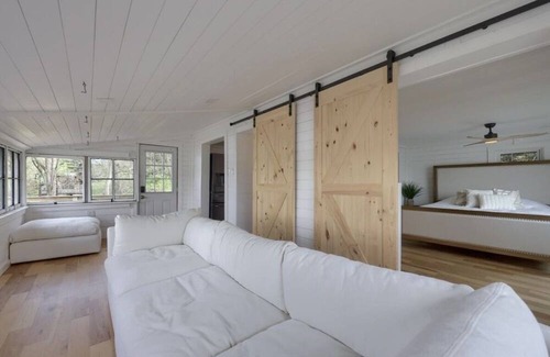 York Casa | Farmhouse Riverfront Retreat