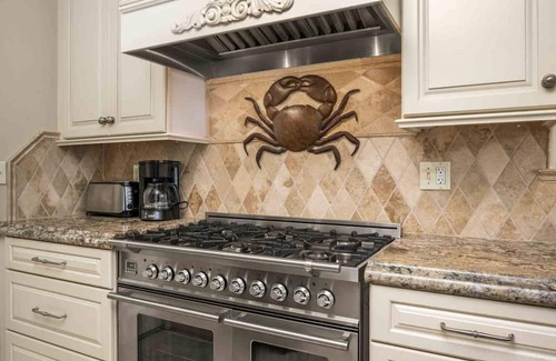 Nelscott Casa | Incredible Ocean View Escape, Upgraded Finishes Throughout, Short Walk to Beach, Park, and Pool