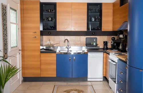 Korinthos Apartamento | Apartment 'Unique Near The Beach' with Shared Terrace, Wi-Fi and Air Conditioning