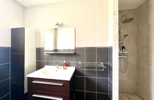 Etaules Casa | Vrbo Property