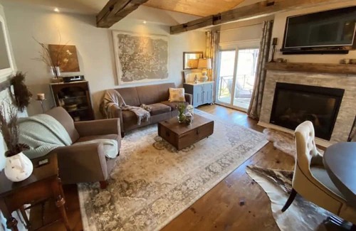 Campbellford Casa | Private waterfront resort is Ideal for Groups of 6-12 friends or family members.