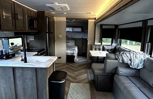 Nancy Casa | Cozy camper less than a mile from the beautiful Lake Cumberland!