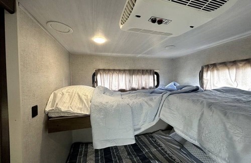 Nancy Casa | Cozy camper less than a mile from the beautiful Lake Cumberland!