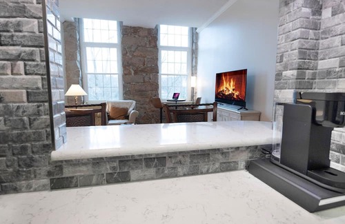Wake Forest Apartamento | Modern Waterfront Apartment for 28 nights or more