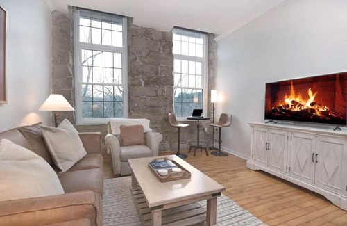 Wake Forest Apartamento | Modern Waterfront Apartment for 28 nights or more