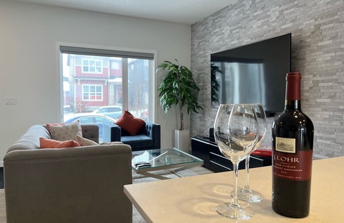 Airdrie Casa | Luxury Home for Long Stays