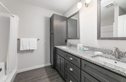 Traverse City Casa | Brand New Beautiful 3 BDR Home Unit 842