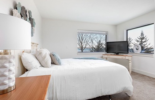 Traverse City Casa | Brand New Beautiful 3 BDR Home Unit 842
