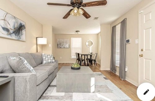 Capital View Casa | THE ROSE ON OAK!