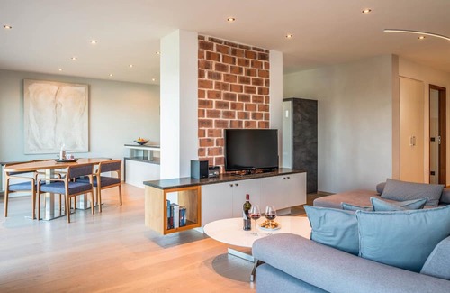 Pelham Apartamento | Apartment "Atmos" with Lake View, Shared Garden & Wi-Fi