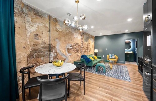 Stone Mountain Historic Village Apartamento | Walkable! Two Downtown Lofts in the City Center