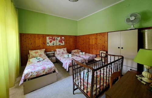 San Giovanni Suergiu Casa | Holiday Home 'Da Zia Giovanna' with Private Terrace and Wi-Fi
