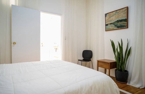 Hoboken Apartamento | Brooklyn: Sun Drenched Top Floor One Bedroom