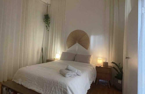 Hoboken Apartamento | Brooklyn: Sun Drenched Top Floor One Bedroom