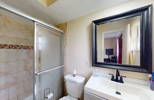 Casselberry Casa | Single-story home with community pool/tennis access, grill, patio, AC, & W/D