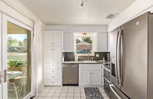 Littleton Casa | 1958 Chic Mid-Mod -- 3BR 2BA Eco-Friendly w/2 Outdoor Spaces
