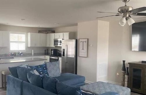 Troutman Casa | Serene Escape New Home Near Lake Norman. Pet-Friendly, Huge Private Yard!