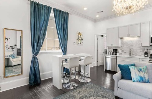 Faubourg Marigny Condominio | Perfect Marigny Pied-de-terre!