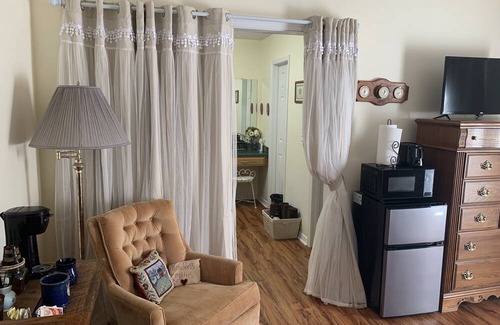 Atmore Apartamento | Highland Haven studio guest suite. Cozy, comfy, private&convenient. Has it all!