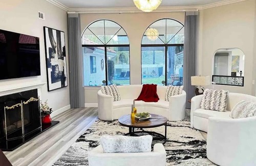 West Covina Casa | Dream Home with swimming pool & Jacuzzi