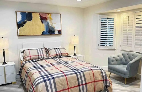 West Covina Casa | Dream Home with swimming pool & Jacuzzi