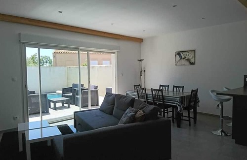 Port District Casa | Spacious house with swimming pool close to the beach