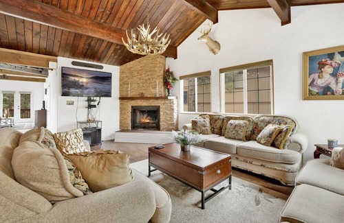 Whispering Forest Cabina | 2416-antelope Views 3 Bedroom Cabin by RedAwning