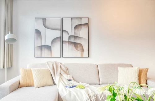 University District Apartamento | Bright 1BR Haven in Antwerp with Terrace