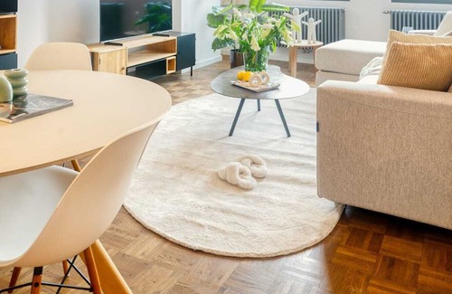 University District Apartamento | Bright 1BR Haven in Antwerp with Terrace