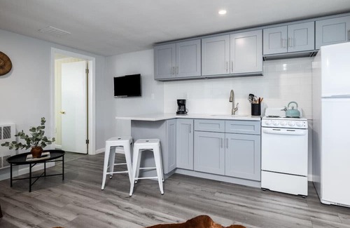 Old Mystic Apartamento | The Avery Flat · Near Mystic, Casinos + USCGA