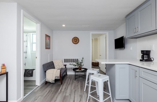 Old Mystic Apartamento | The Avery Flat · Near Mystic, Casinos + USCGA